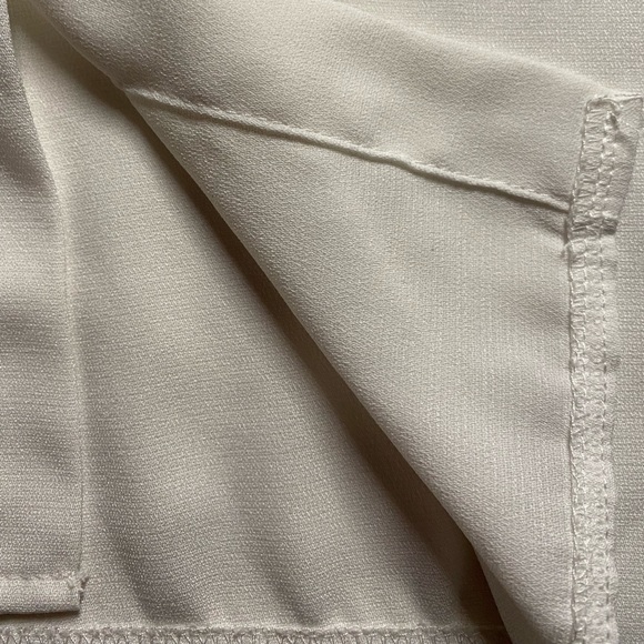 White blouse - Picture 4 of 5